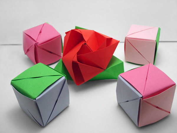 Origami best sale magic cube